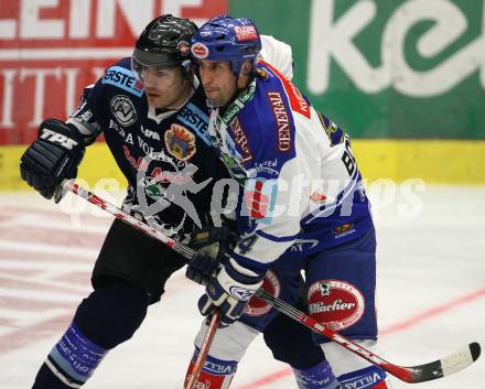 Erste Bank Eishockey Bundesliga. VSV gegen Alba Volan Fetiva. Dany Bousquet (VSV), Tamas Groeschl (Alba Volan). Villach, am 27.9.2007.
Foto: Kuess
---
pressefotos, pressefotografie, kuess, qs, qspictures, sport, bild, bilder, bilddatenbank