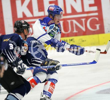 Erste Bank Eishockey Bundesliga. VSV gegen Alba Volan Fetiva. Michael Raffl (VSV), Bence Svasznek (Alba Volan). Villach, am 27.9.2007.
Foto: Kuess
---
pressefotos, pressefotografie, kuess, qs, qspictures, sport, bild, bilder, bilddatenbank