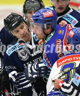 Erste Bank Eishockey Bundesliga. VSV gegen Alba Volan Fetiva. Guenther Lanzinger (VSV), Andras Benk (Alba Volan). Villach, am 27.9.2007.
Foto: Kuess
---
pressefotos, pressefotografie, kuess, qs, qspictures, sport, bild, bilder, bilddatenbank