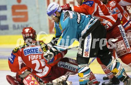 Eishockey Bundesliga. KAC gegen EHC Liwest Linz. Kirk Furey (KAC), Martin Hohenberger (Linz). Klagenfurt, am 28.9.2007.
Foto: Kuess
---
pressefotos, pressefotografie, kuess, qs, qspictures, sport, bild, bilder, bilddatenbank