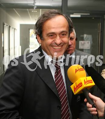 FUSSBALL - EURO 2008, Europameisterschaft, Besichtigung des Woerthersee Stadions. Michel Platini (Praesident, UEFA). Klagenfurt, 1.10.2007
Foto: Kuess  
---
pressefotos, pressefotografie, kuess, qs, qspictures, sport, bild, bilder, bilddatenbank