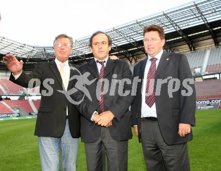 FUSSBALL - EURO 2008, Europameisterschaft, Besichtigung des Woerthersee Stadions. Buergermeister Harald Scheucher (Klagenfurt)  Michel Platini (Praesident, UEFA). Klagenfurt, 1.10.2007
Foto: Kuess  
---
pressefotos, pressefotografie, kuess, qs, qspictures, sport, bild, bilder, bilddatenbank