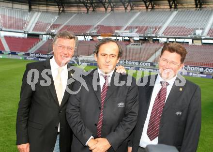 FUSSBALL - EURO 2008, Europameisterschaft, Besichtigung des Woerthersee Stadions. Buergermeister Harald Scheucher (Klagenfurt)  Michel Platini (Praesident, UEFA). Klagenfurt, 1.10.2007
Foto: Kuess  
---
pressefotos, pressefotografie, kuess, qs, qspictures, sport, bild, bilder, bilddatenbank