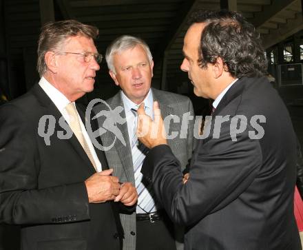 FUSSBALL - EURO 2008, Europameisterschaft, Besichtigung des Woerthersee Stadions. Buergermeister Harald Scheucher (Klagenfurt),  Dr. Thomas Partl (Praesidenten des Kaerntner Fußballverbandes),  Michel Platini (Praesident, UEFA). Klagenfurt, 1.10.2007
Foto: Kuess  
---
pressefotos, pressefotografie, kuess, qs, qspictures, sport, bild, bilder, bilddatenbank