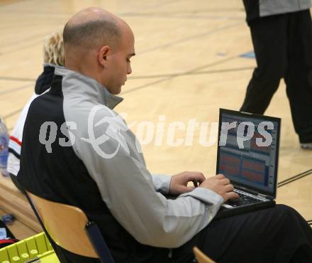 Volleyball MEVZA. ATSC Wildcats gegen Mladost Zagreb. Co-Trainer Lukas Mark (Wildcats). Klagenfurt, am 29.9.2007.
Foto: Kuess
---
pressefotos, pressefotografie, kuess, qs, qspictures, sport, bild, bilder, bilddatenbank