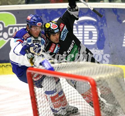 Erste Bank Eishockey Bundesliga. VSV gegen Graz 99ers. Mickey Elick (VSV), Tony Iob (Graz). Villach, am 30.9.2007.
Foto: Kuess 
---
pressefotos, pressefotografie, kuess, qs, qspictures, sport, bild, bilder, bilddatenbank