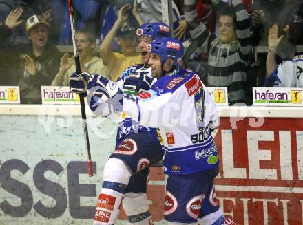 Erste Bank Eishockey Bundesliga. KAC gegen VSV. Jubel. Mickey Elick, Dany Bousquet (VSV). Klagenfurt, am 4.10.2007.
Foto: Kuess
---
pressefotos, pressefotografie, kuess, qs, qspictures, sport, bild, bilder, bilddatenbank