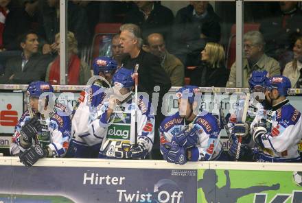 Erste Bank Eishockey Bundesliga. KAC gegen VSV. Spielerbank. Trainer Greg Holst. (VSV). Klagenfurt, am 4.10.2007.
Foto: Kuess
---
pressefotos, pressefotografie, kuess, qs, qspictures, sport, bild, bilder, bilddatenbank