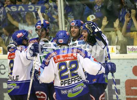 Erste Bank Eishockey Bundesliga. KAC gegen VSV. Jubel. Martin Oraze, Daniel Gauthier, Mickey Elick(VSV). Klagenfurt, am 4.10.2007.
Foto: Kuess
---
pressefotos, pressefotografie, kuess, qs, qspictures, sport, bild, bilder, bilddatenbank