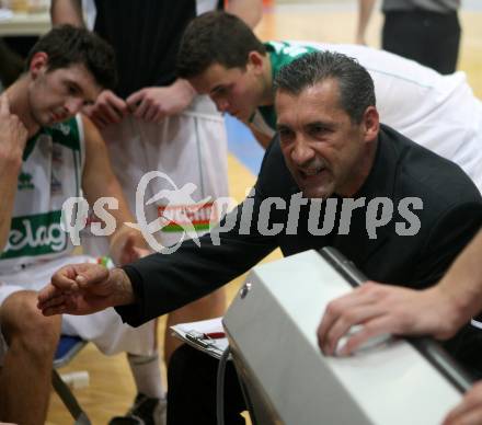 Basketball Bundesliga. Woerthersee Piraten gegen Team Swans Gmunden. Trainer Emir Osmanovic (Piraten). Klagenfurt, am 6.10.2007.
Foto: Kuess
---
pressefotos, pressefotografie, kuess, qs, qspictures, sport, bild, bilder, bilddatenbank