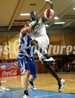 Basketball Bundesliga. Woerthersee Piraten gegen Team Swans Gmunden. Marquis Wright  (Piraten), Andreas Helmigk (Gmunden). Klagenfurt, am 6.10.2007.
Foto: Kuess
---
pressefotos, pressefotografie, kuess, qs, qspictures, sport, bild, bilder, bilddatenbank