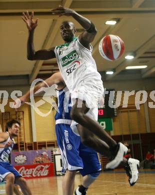 Basketball Bundesliga. Woerthersee Piraten gegen Team Swans Gmunden. Marquis Wright (Piraten). Klagenfurt, am 6.10.2007.
Foto: Kuess
---
pressefotos, pressefotografie, kuess, qs, qspictures, sport, bild, bilder, bilddatenbank