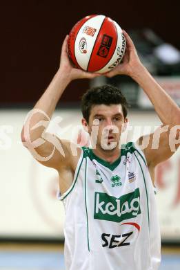 Basketball Bundesliga. Woerthersee Piraten gegen Team Swans Gmunden. Selmir Husanovic (Piraten). Klagenfurt, am 6.10.2007.
Foto: Kuess
---
pressefotos, pressefotografie, kuess, qs, qspictures, sport, bild, bilder, bilddatenbank