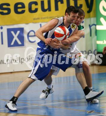 Basketball Bundesliga. Woerthersee Piraten gegen Team Swans Gmunden. Rasid Mahalbasic (Piraten), Andreas Helmigk (Gmunden). Klagenfurt, am 6.10.2007.
Foto: Kuess
---
pressefotos, pressefotografie, kuess, qs, qspictures, sport, bild, bilder, bilddatenbank