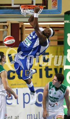 Basketball Bundesliga. Woerthersee Piraten gegen Team Swans Gmunden. Andreas Kuttnig (Piraten), Kevin Jonson (Gmunden). Klagenfurt, am 6.10.2007.
Foto: Kuess
---
pressefotos, pressefotografie, kuess, qs, qspictures, sport, bild, bilder, bilddatenbank