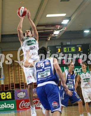 Basketball Bundesliga. Woerthersee Piraten gegen Team Swans Gmunden. Joachim Buggelsheim (Piraten), Florian Schoeninger (Gmunden). Klagenfurt, am 6.10.2007.
Foto: Kuess
---
pressefotos, pressefotografie, kuess, qs, qspictures, sport, bild, bilder, bilddatenbank