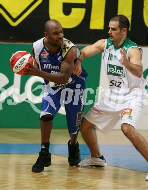 Basketball Bundesliga. Woerthersee Piraten gegen Team Swans Gmunden. Joachim Buggelsheim (Piraten), Deteri Mayes (Gmunden). Klagenfurt, am 6.10.2007.
Foto: Kuess
---
pressefotos, pressefotografie, kuess, qs, qspictures, sport, bild, bilder, bilddatenbank