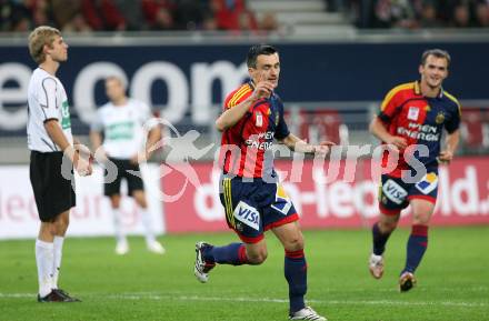 Fussball Bundesliga. SK Austria kaernten gegen Rapid Wien. Torjubel Rapid. Manuel Weber (Kaernten), Mario Bazina (Rapid). Klagenfurt, am 7.10.2007.
Foto: Kuess
---
pressefotos, pressefotografie, kuess, qs, qspictures, sport, bild, bilder, bilddatenbank