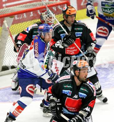 Erste Bank Eishockey Bundesliga. VSV gegen Innsbruck. Guenther Lanzinger (VSV), Herbert Hohenberger (Innsbruck). Klagenfurt, am 7.10.2007.
Foto: Kuess 
---
pressefotos, pressefotografie, kuess, qs, qspictures, sport, bild, bilder, bilddatenbank