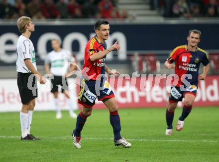 Fussball Bundesliga. SK Austria kaernten gegen Rapid Wien. Torjubel Rapid. Manuel Weber (Kaernten), Mario Bazina (Rapid). Klagenfurt, am 7.10.2007.
Foto: Kuess
---
pressefotos, pressefotografie, kuess, qs, qspictures, sport, bild, bilder, bilddatenbank