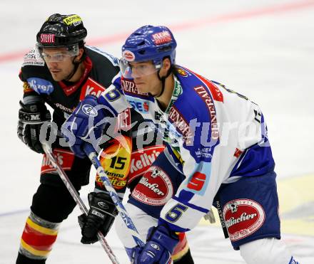 Erste Bank Eishockey Bundesliga. VSV gegen Vienna Capitals. Thomas Raffl (VSV), Manuel Latusa (Caps). Villach, am 9.10.2007.
Foto: Kuess 
---
pressefotos, pressefotografie, kuess, qs, qspictures, sport, bild, bilder, bilddatenbank