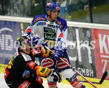 Erste Bank Eishockey Bundesliga. VSV gegen Vienna Capitals. Martin Oraze (VSV), Christian Dolecal (Caps). Villach, am 9.10.2007.
Foto: Kuess 
---
pressefotos, pressefotografie, kuess, qs, qspictures, sport, bild, bilder, bilddatenbank