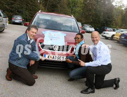 Volleyball Bundesliga. ATSC Wildcats. Neue Spielerin HOLNESS Tasha Sherline, Ankunft am Flughafen in Laibach. Josef Laibacher (Obmann), HOLNESS Tasha Sherline, Dorfer Erwin (Praesidiumsmitglied).
Flughafen Brnik, 13.10.2007
Foto: Kuess
---
pressefotos, pressefotografie, kuess, qs, qspictures, sport, bild, bilder, bilddatenbank