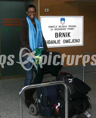 Volleyball Bundesliga. ATSC Wildcats. Neue Spielerin HOLNESS Tasha Sherline, Ankunft am Flughafen in Laibach. Flughafen Brnik, 13.10.2007
Foto: Kuess
---
pressefotos, pressefotografie, kuess, qs, qspictures, sport, bild, bilder, bilddatenbank