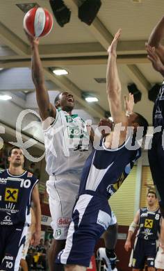 Basketball Bundesliga. Woerthersee Piraten gegen Team Panthers Fuerstenfeld. Melvin Creddle (Piraten), Dustin Brown (Fuerstenfeld). Klagenfurt, am 14.10.2007.
Foto: Kuess
---
pressefotos, pressefotografie, kuess, qs, qspictures, sport, bild, bilder, bilddatenbank