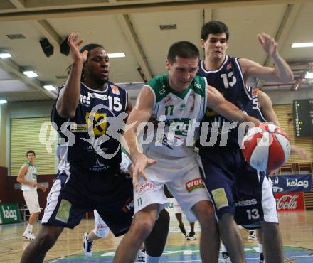 Basketball Bundesliga. Woerthersee Piraten gegen Team Panthers Fuerstenfeld. Stjepan Gavran (Piraten), Michael Fraser, Sebastian Gallwitz (Fuerstenfeld). Klagenfurt, am 14.10.2007.
Foto: Kuess
---
pressefotos, pressefotografie, kuess, qs, qspictures, sport, bild, bilder, bilddatenbank