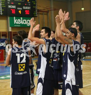 Basketball Bundesliga. Woerthersee Piraten gegen Team Panthers Fuerstenfeld. Jubel (Fuerstenfeld). Klagenfurt, am 14.10.2007.
Foto: Kuess
---
pressefotos, pressefotografie, kuess, qs, qspictures, sport, bild, bilder, bilddatenbank