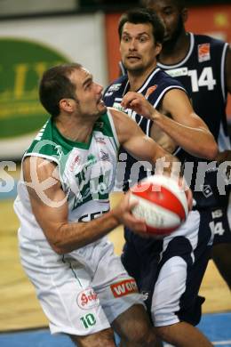 Basketball Bundesliga. Woerthersee Piraten gegen Team Panthers Fuerstenfeld. Joachim Buggelsheim (Piraten), Samo Grum (Fuerstenfeld). Klagenfurt, am 14.10.2007.
Foto: Kuess
---
pressefotos, pressefotografie, kuess, qs, qspictures, sport, bild, bilder, bilddatenbank