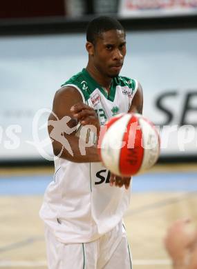 Basketball Bundesliga. Woerthersee Piraten gegen Team Panthers Fuerstenfeld. Melvin Creddle (Piraten). Klagenfurt, am 14.10.2007.
Foto: Kuess
---
pressefotos, pressefotografie, kuess, qs, qspictures, sport, bild, bilder, bilddatenbank