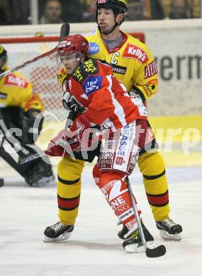 Erste Bank Eishockey Bundesliga. KAC gegen Vienna Capitals. Benjamin Thomson (KAC), Darcy Werenka (Caps). Klagenfurt, am 19.10.2007.
Foto: Kuess
---
pressefotos, pressefotografie, kuess, qs, qspictures, sport, bild, bilder, bilddatenbank