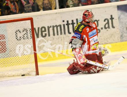 Erste Bank Eishockey Bundesliga. KAC gegen Vienna Capitals. Andrew Verner (KAC), Der Puck im Tor. Klagenfurt, am 19.10.2007.
Foto: Kuess
---
pressefotos, pressefotografie, kuess, qs, qspictures, sport, bild, bilder, bilddatenbank