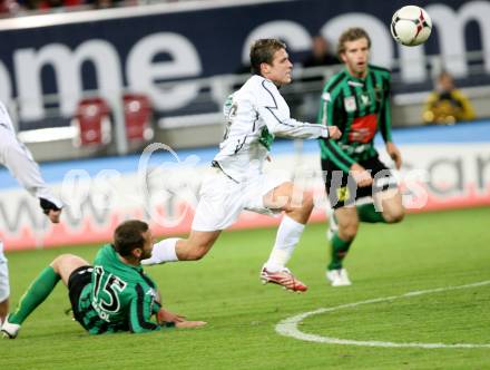 Fussball Bundesliga. SK Austria Kaernten gegen FC Wacker Innsbruck. Zlatko Junuzovic  (Kaernten), Michael Madl (Innsbruck). bet at home. Klagenfurt, am 20.10.2007.
Foto: Kuess
---
pressefotos, pressefotografie, kuess, qs, qspictures, sport, bild, bilder, bilddatenbank