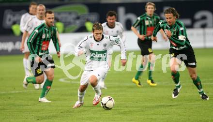 Fussball Bundesliga. SK Austria Kaernten gegen FC Wacker Innsbruck. Zlatko Junuzovic (Kaernten), Florian Mader (Innsbruck). bet at home. Klagenfurt, am 20.10.2007.
Foto: Kuess
---
pressefotos, pressefotografie, kuess, qs, qspictures, sport, bild, bilder, bilddatenbank