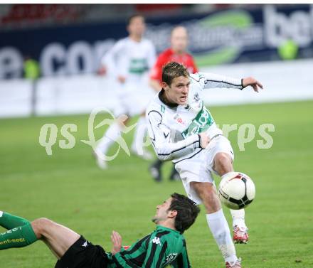 Fussball Bundesliga. SK Austria Kaernten gegen FC Wacker Innsbruck. Zlatko Junuzovic  (Kaernten), Bernd Windisch (Innsbruck). bet at home. Klagenfurt, am 20.10.2007.
Foto: Kuess
---
pressefotos, pressefotografie, kuess, qs, qspictures, sport, bild, bilder, bilddatenbank