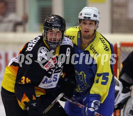 Eishockey Oberliga. EHC Althofen gegen EC SV Spittal. Uwe Schritliser (Althofen), Peter Rossbacher (Spittal). Althofen, am 20.10.2007.
Foto: Kuess
---
pressefotos, pressefotografie, kuess, qs, qspictures, sport, bild, bilder, bilddatenbank