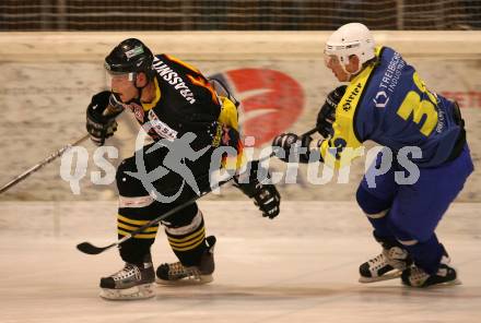 Eishockey Oberliga. EHC Althofen gegen EC SV Spittal. Marko Ganster (Althofen), Martin Krassnitzer (Spittal). Althofen, am 20.10.2007.
Foto: Kuess
---
pressefotos, pressefotografie, kuess, qs, qspictures, sport, bild, bilder, bilddatenbank