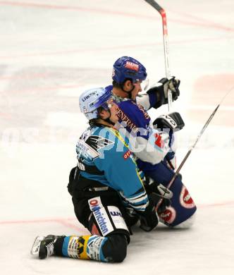 Erste Bank Eishockey Bundesliga. VSV gegen Black Wings Linz. Marc Brown (VSV), Jean-Francois David (Linz). Villach, am 20.10.2007.
Foto: Kuess
---
pressefotos, pressefotografie, kuess, qs, qspictures, sport, bild, bilder, bilddatenbank