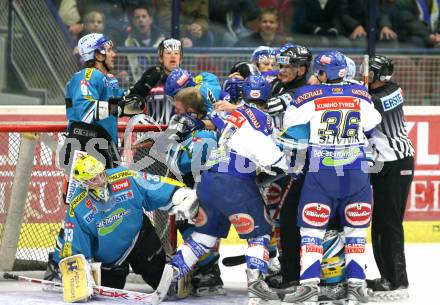 Erste Bank Eishockey Bundesliga. VSV gegen Black Wings Linz.  Rauferei. Villach, am 20.10.2007.
Foto: Kuess
---
pressefotos, pressefotografie, kuess, qs, qspictures, sport, bild, bilder, bilddatenbank