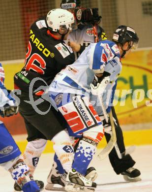 Eishockey Oberliga. ESC Steindorf gegen EC Tarco Woelfe Klagenfurt. Oliver Oberrauner (Steindorf), Markus Zechner (Tarco). Althofen, am 20.10.2007.
Foto: Kuess
---
pressefotos, pressefotografie, kuess, qs, qspictures, sport, bild, bilder, bilddatenbank