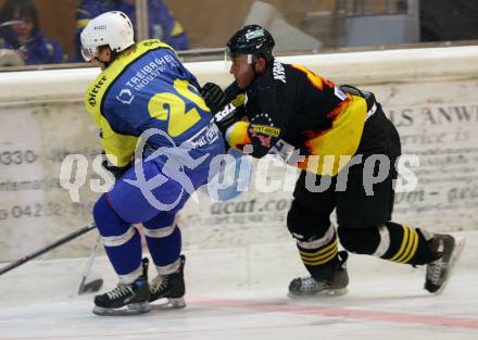 Eishockey Oberliga. EHC Althofen gegen EC SV Spittal. Stefan Kales (Althofen), Martin Krassnitzer (Spittal). Althofen, am 20.10.2007.
Foto: Kuess
---
pressefotos, pressefotografie, kuess, qs, qspictures, sport, bild, bilder, bilddatenbank