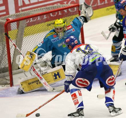 Erste Bank Eishockey Bundesliga. VSV gegen Black Wings Linz.  Devin Edgerton (VSV), Patrick Machreich (Linz). Villach, am 20.10.2007.
Foto: Kuess
---
pressefotos, pressefotografie, kuess, qs, qspictures, sport, bild, bilder, bilddatenbank