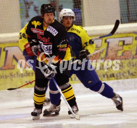 Eishockey Oberliga. EHC Althofen gegen EC SV Spittal. Nikolas Reisinger (Althofen), Michael Koell (Spittal). Althofen, am 20.10.2007.
Foto: Kuess
---
pressefotos, pressefotografie, kuess, qs, qspictures, sport, bild, bilder, bilddatenbank