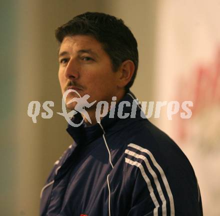 Eishockey Oberliga. ESC Steindorf gegen EC Tarco Woelfe Klagenfurt. Trainer Guenther Ropatsch (Steindorf). Steindorf, am 20.10.2007.
Foto: Kuess
---
pressefotos, pressefotografie, kuess, qs, qspictures, sport, bild, bilder, bilddatenbank