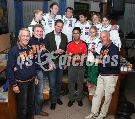 Badminton Bundesliga. ASKOE Kelag Kaernten. Neven Rihtar, Peter Kreulitsch, Nejc Boljka, Maja Kersnik, Belinda Heber, Erwin Hasenbichler, Bergner, Helmut Kreulitsch. Klagenfurt, am 20.10.2007.
Foto: Kuess
---
pressefotos, pressefotografie, kuess, qs, qspictures, sport, bild, bilder, bilddatenbank