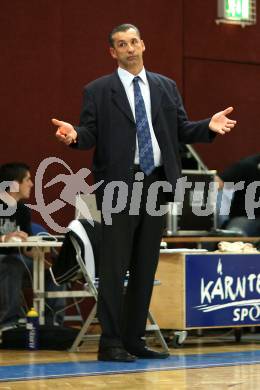 Basketball Bundesliga. Woerthersee Piraten gegen Team Guessing Knights. Trainer Emir Osmanovic (Piraten). Klagenfurt, am 26.10.2007.
Foto: Kuess
---
pressefotos, pressefotografie, kuess, qs, qspictures, sport, bild, bilder, bilddatenbank