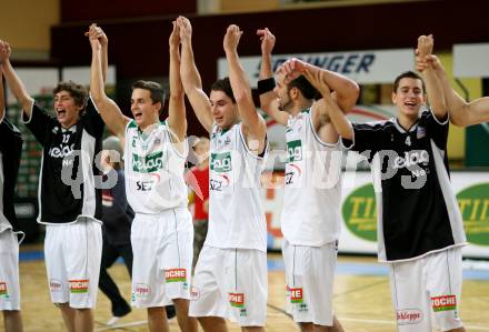 Basketball Bundesliga. Woerthersee Piraten gegen Team Guessing Knights. Jubel Piraten. Sebastian Schaal, Marco breithuber, Andreas Kuttnig, Joachim Buggelsheim, Martin Breithuber.  Klagenfurt, am 26.10.2007.
Foto: Kuess
---
pressefotos, pressefotografie, kuess, qs, qspictures, sport, bild, bilder, bilddatenbank